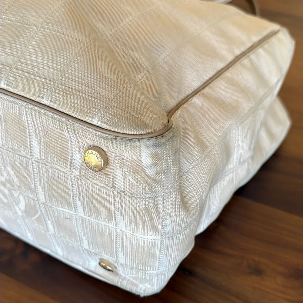 CHANEL Travel Line Beige Nylon Tote Bag - Picture 8 of 16